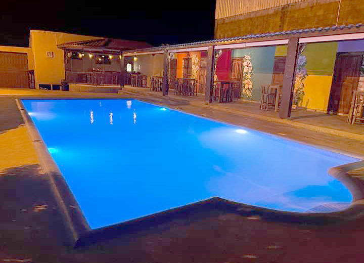 Sus huéspedes tienen acceso a la piscina para que puedan relajarse y disfrutar de las vacaciones.