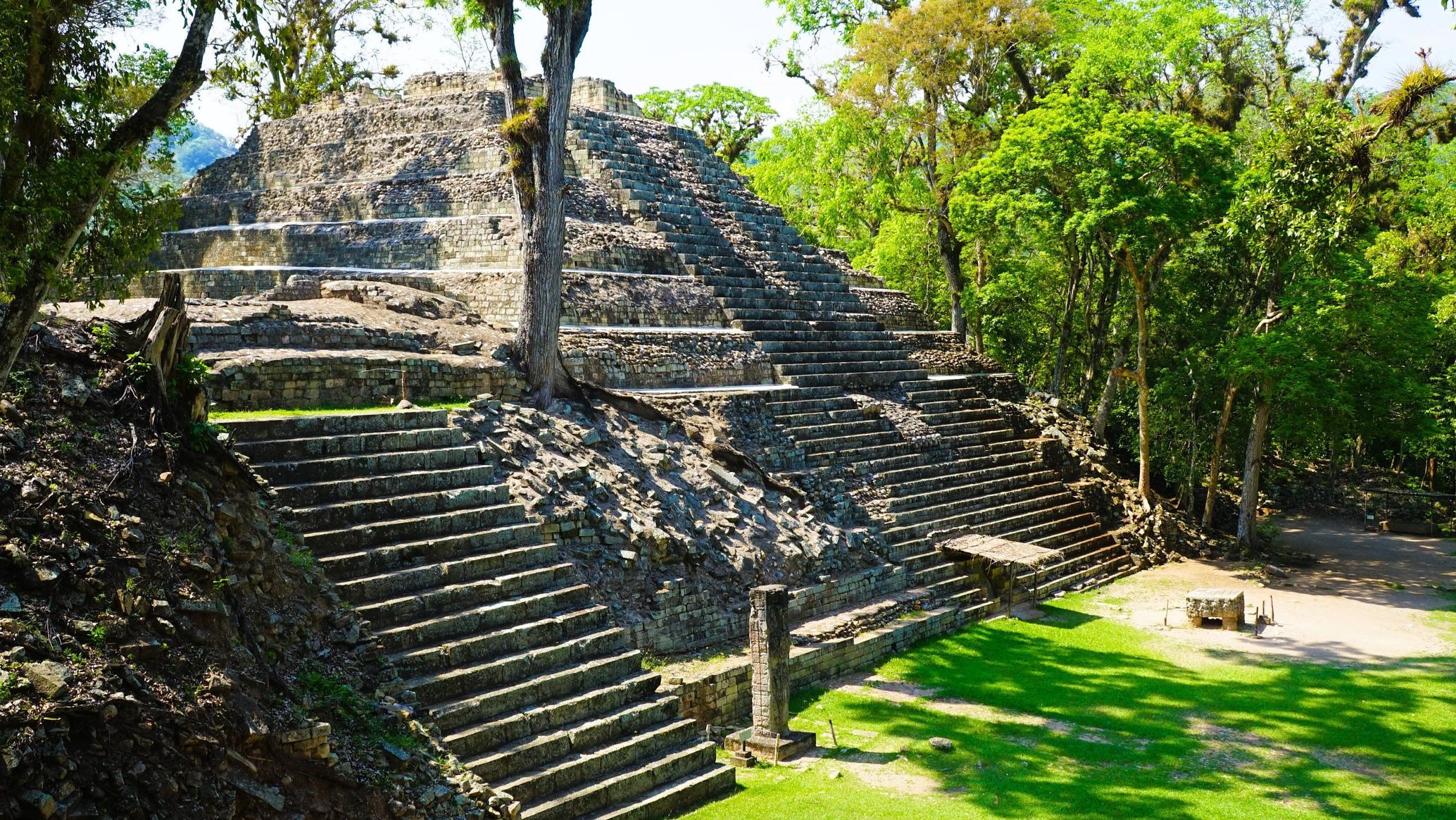  La ciudad de Copán, se encuentra en el periodo 
Pre-clásico y según expertos, 
los pobladores pertenecían
 a una dinastía vinculada 
con Tikal.