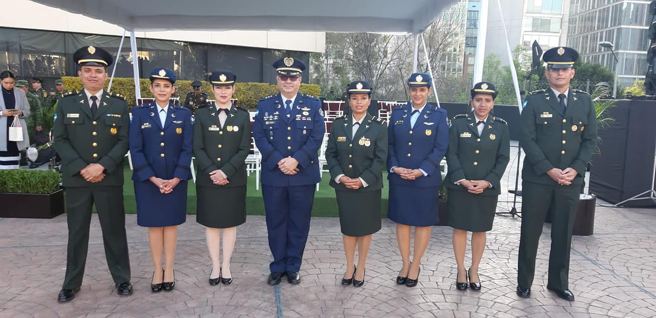 Mujeres fuerzas armadas 