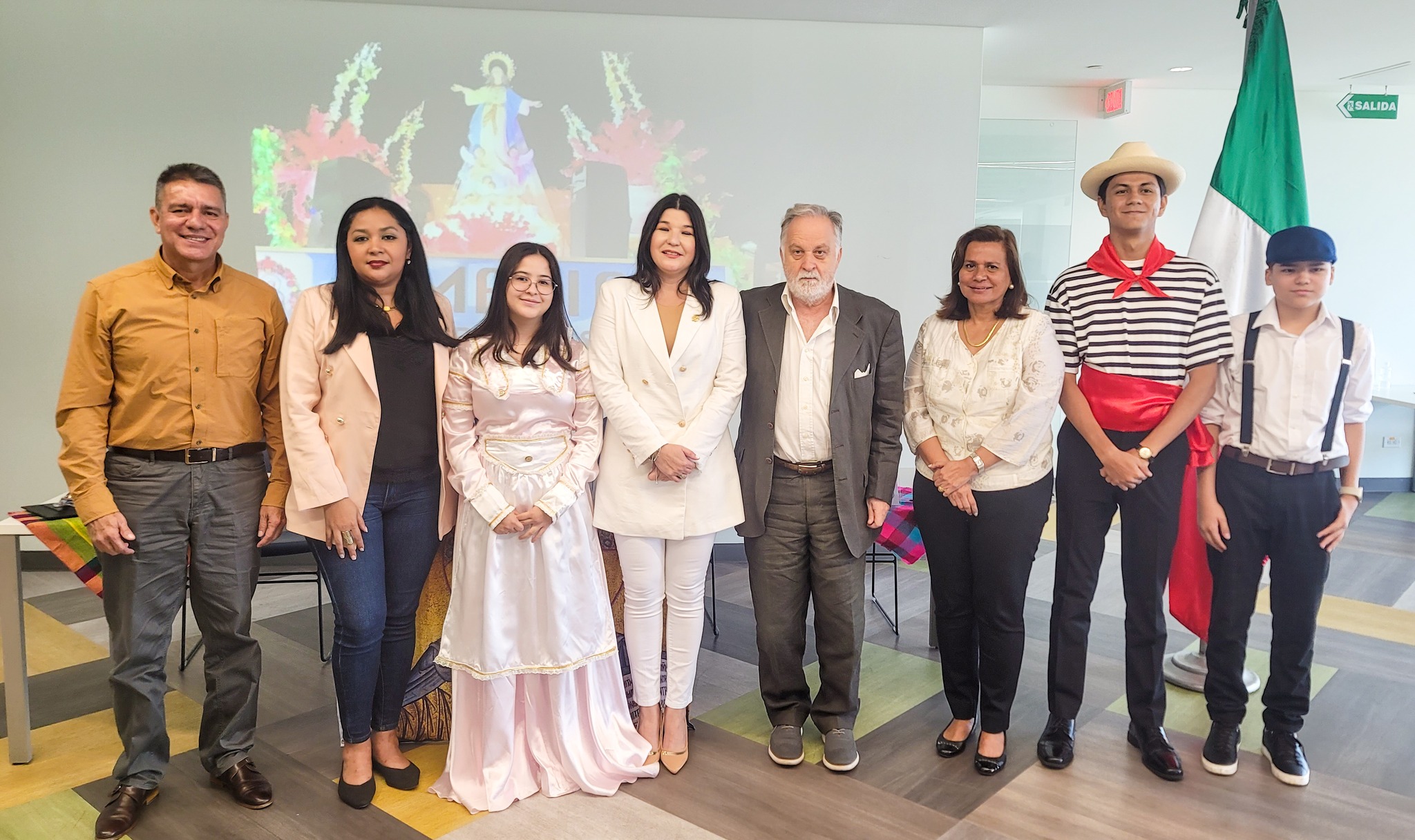 Guanajeños realizan la coronacion de miss Conch Festival Queen 2023